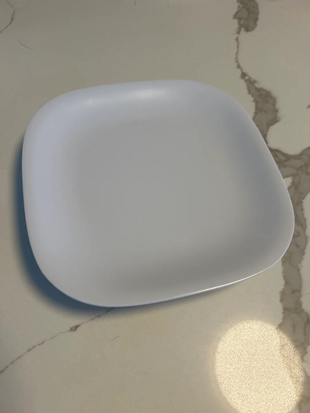 White Plastic Plates thumbnail
