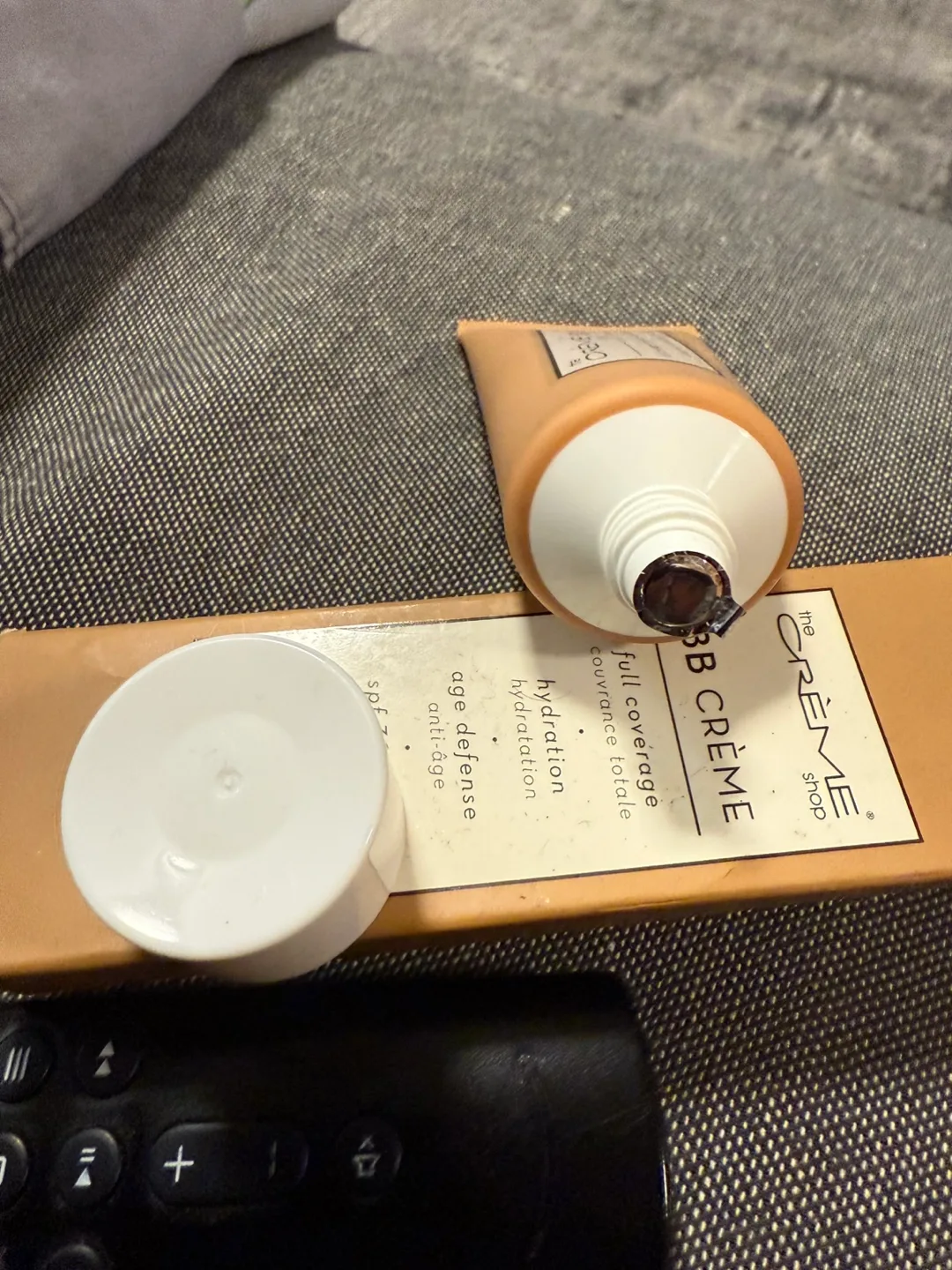 Tan BB & FV Red Ginseng Foundation (Ivory) image indicator(10)