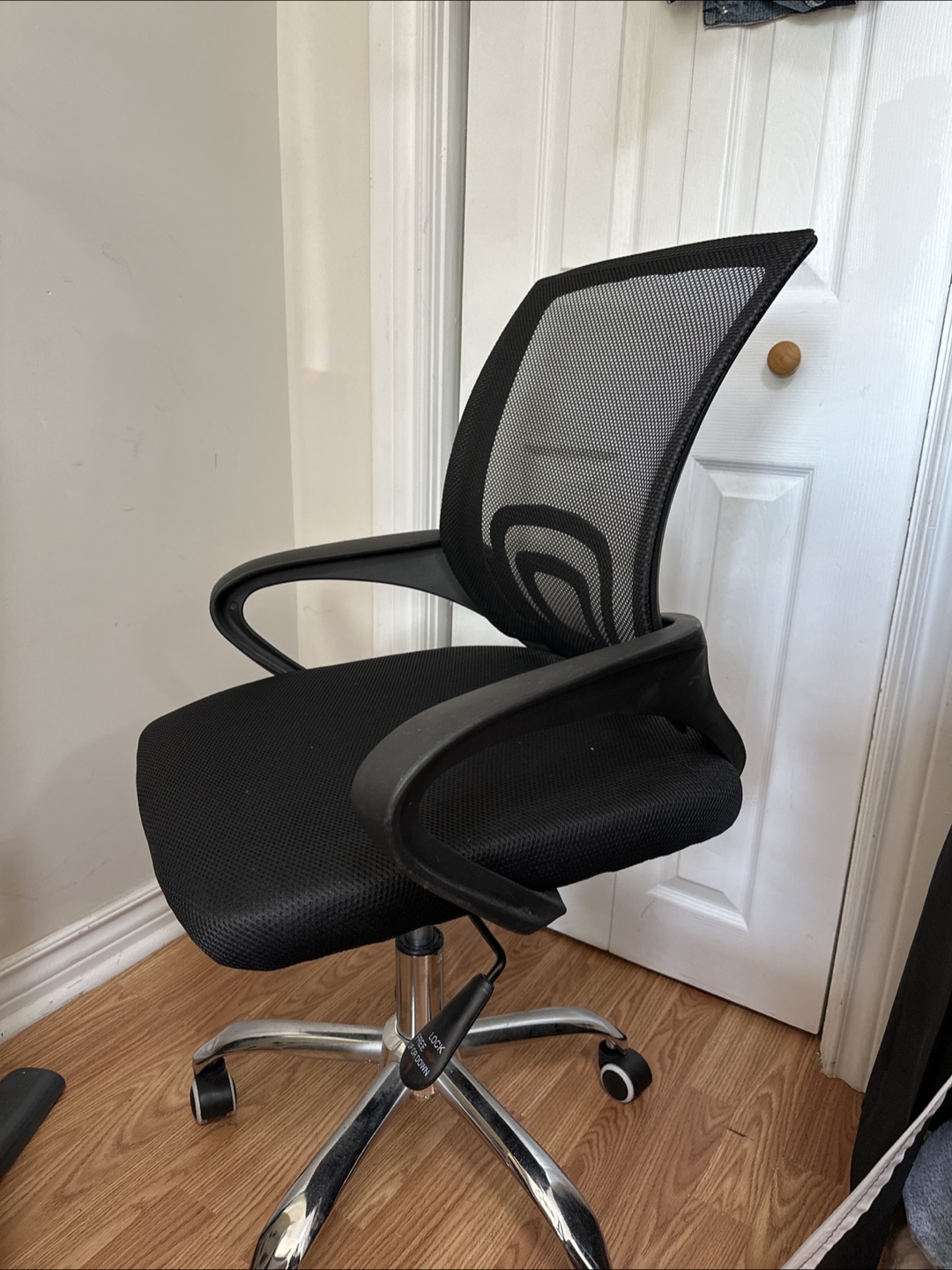 Black Mesh Office Chair - photo 2