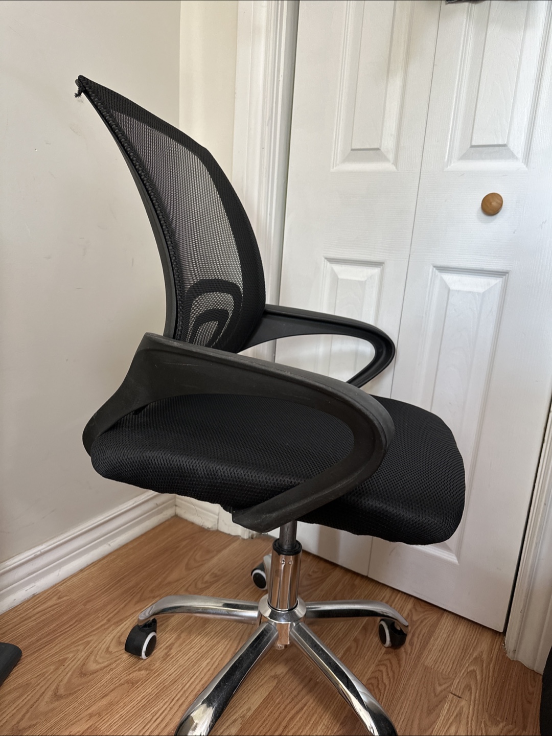 Black Mesh Office Chair - photo 4