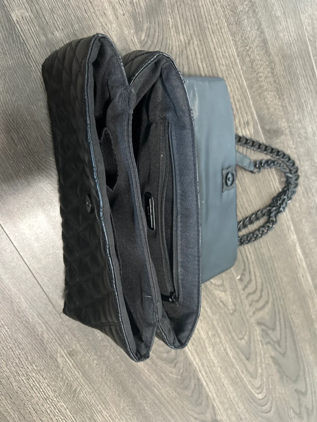 Kurt Geiger London Black Quilted Chain Bag image indicator(2)