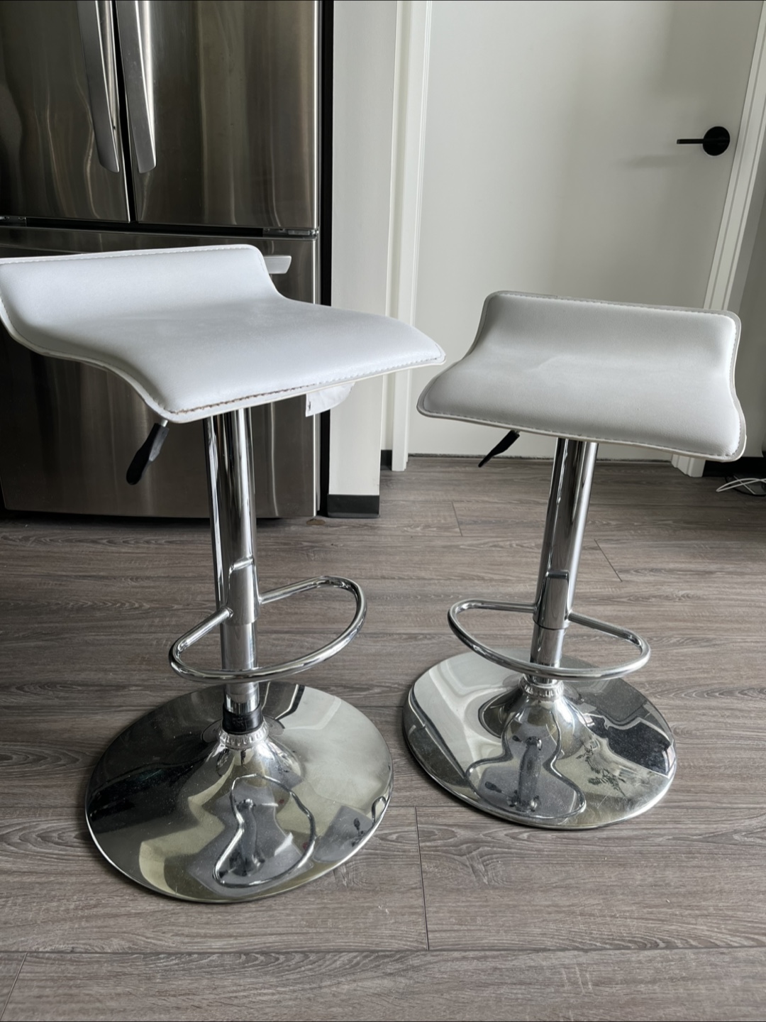 White bar stools (2) - photo 2