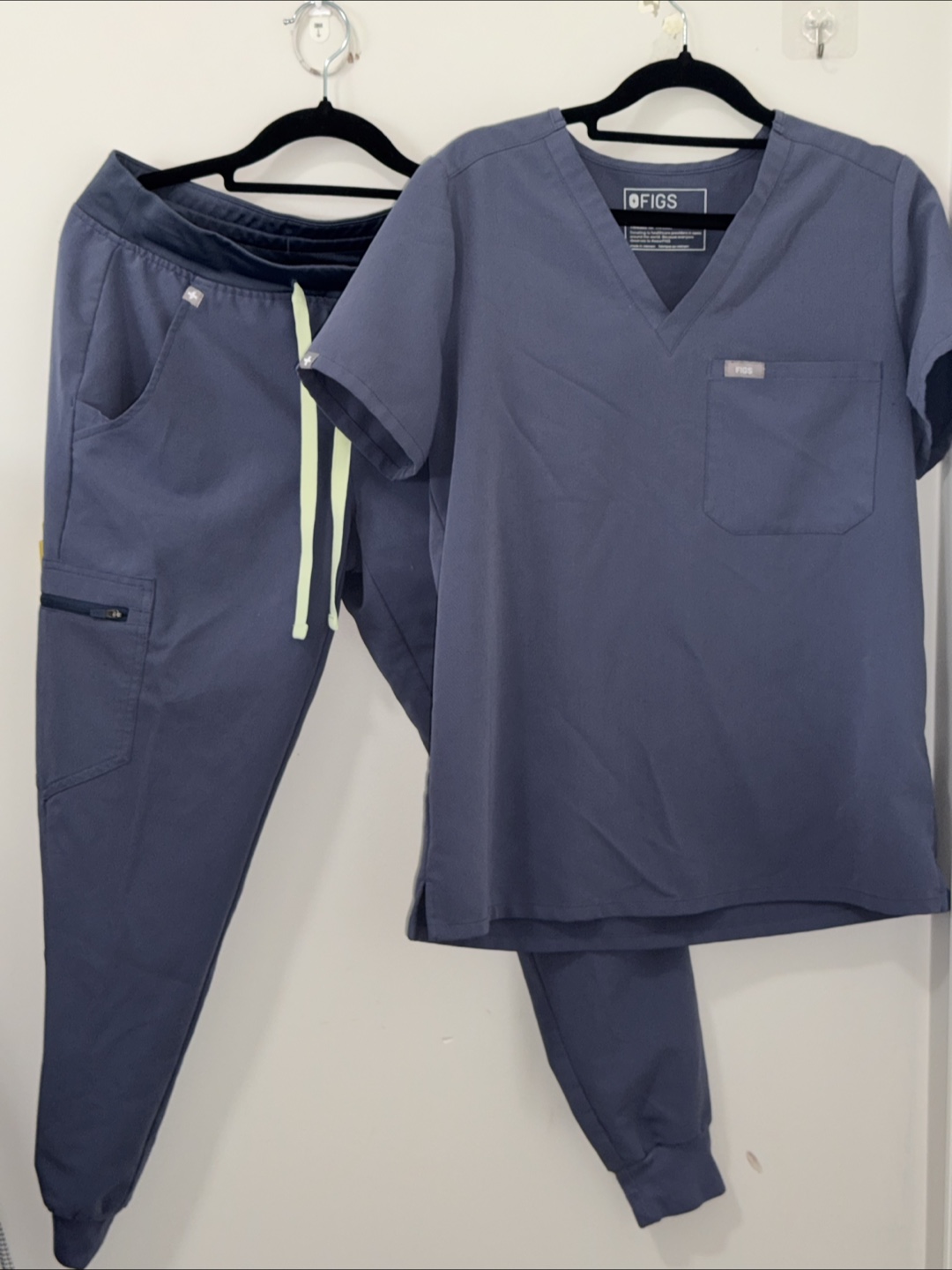 FIGS Scrub Set - Top and Bottom - photo 4