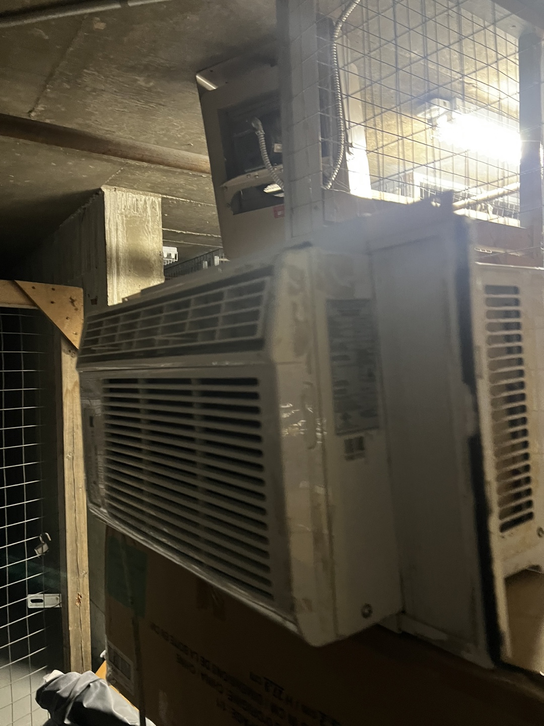 Insignia 6000 BTU Window Air Conditioner - photo 2
