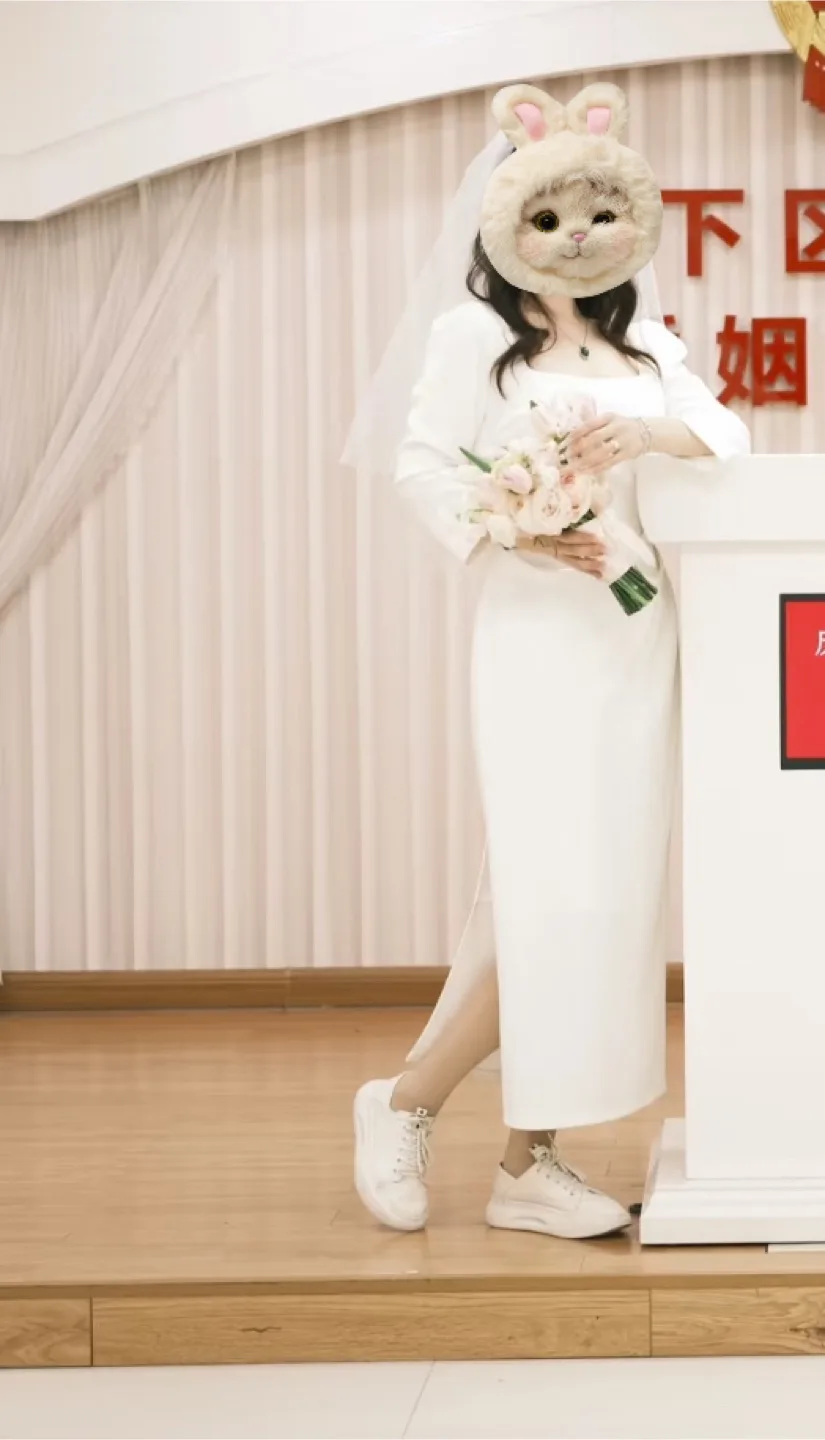 White Long Sleeve Dress Wedding Dress thumbnail