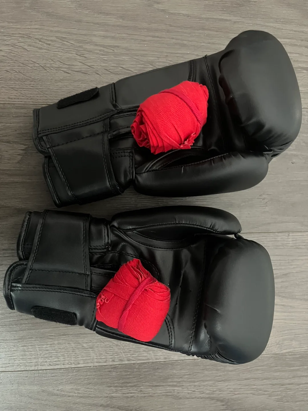 30-Minute Hit Boxing Gloves With Handwrap image indicator(2)