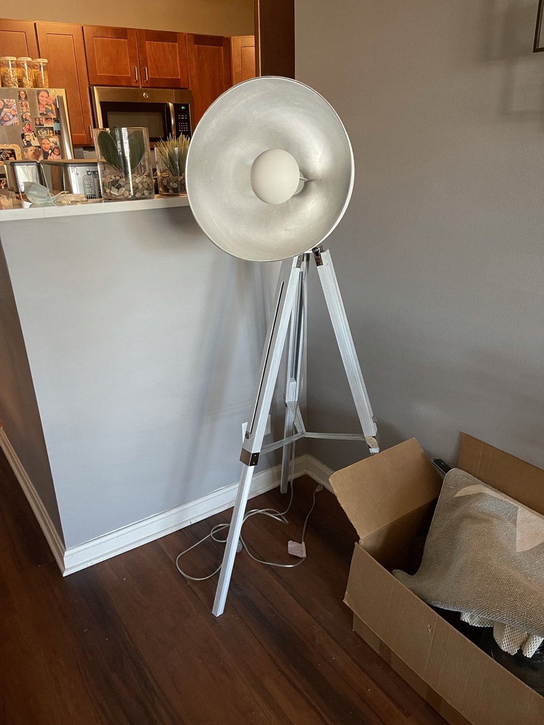 White Tripod Studio Lamp MINT CONDITION - photo 3