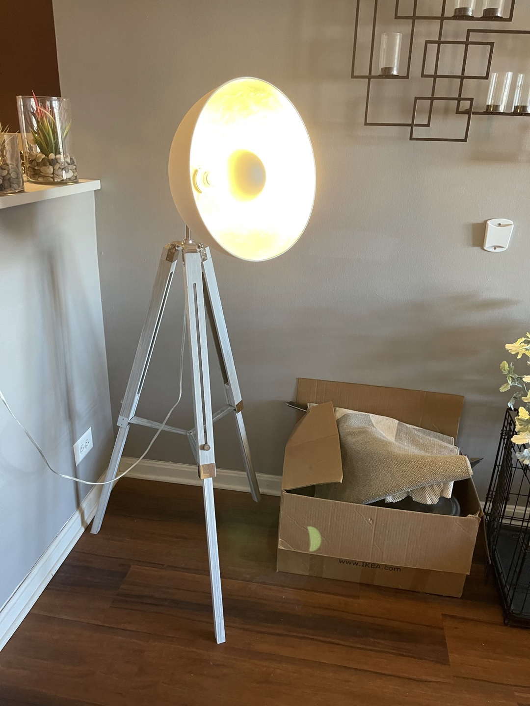 White Tripod Studio Lamp MINT CONDITION