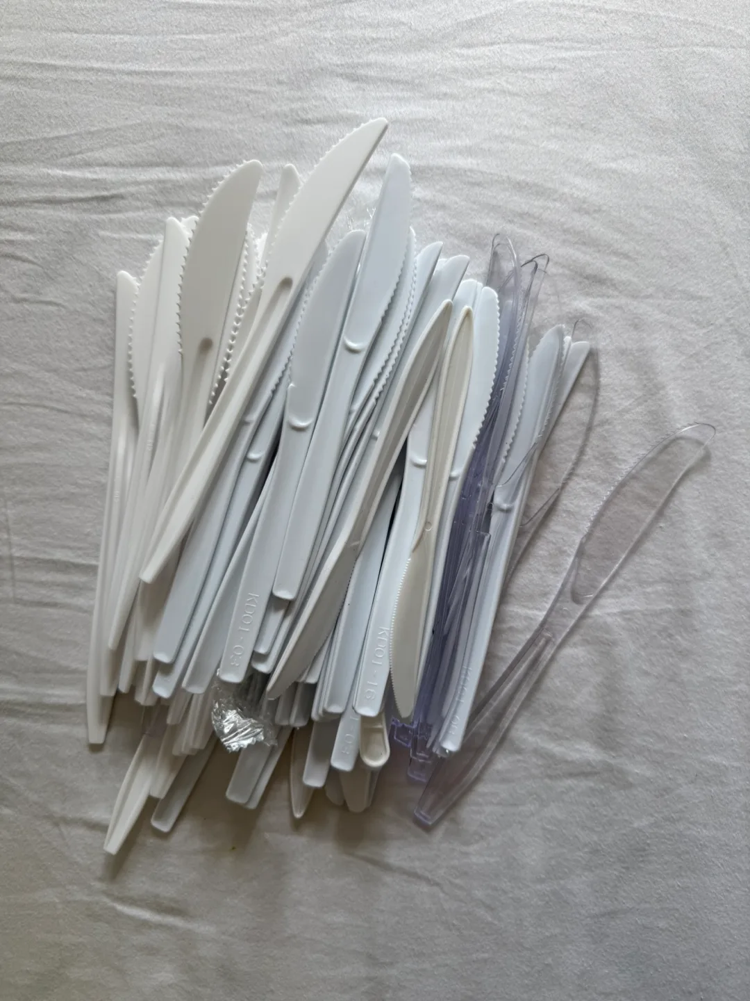 Plastic Knives - approx 40+ thumbnail