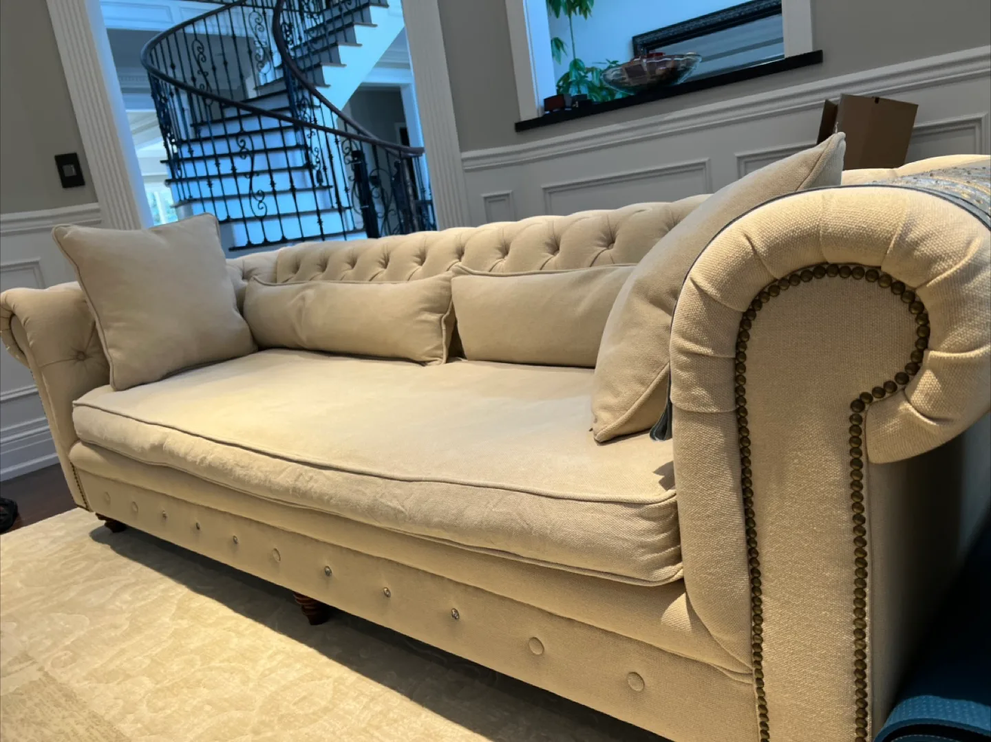 Beige Chesterfield Sofa image indicator(3)