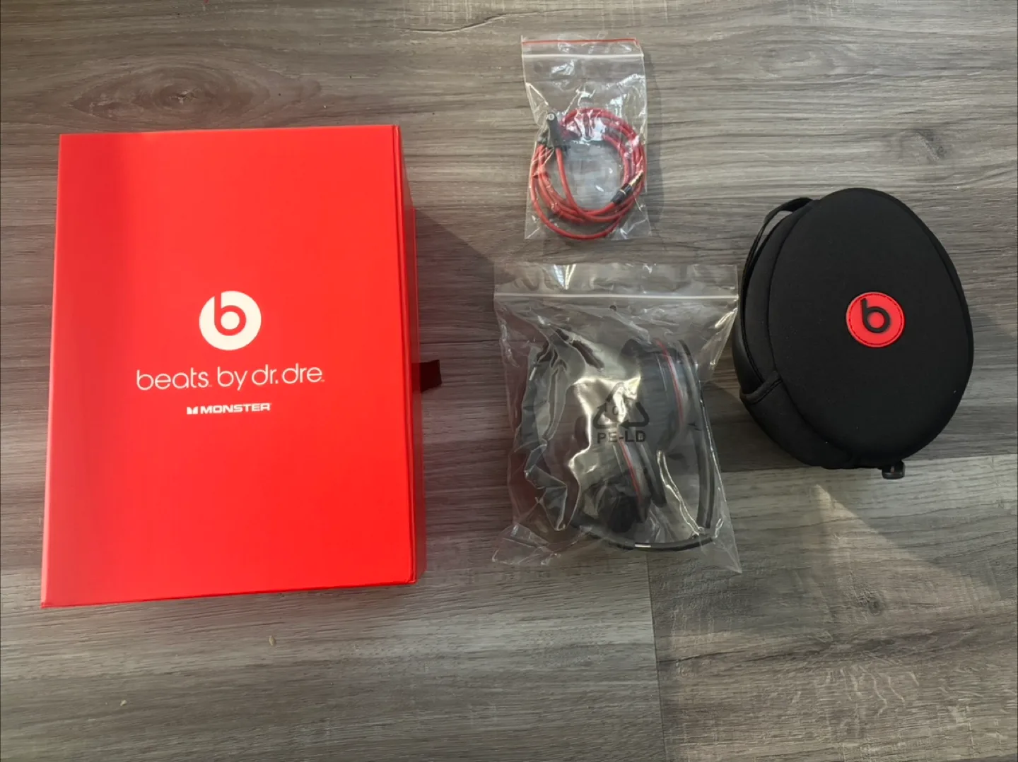 Beats by Dr. Dre Solo HD Headphones image indicator(3)