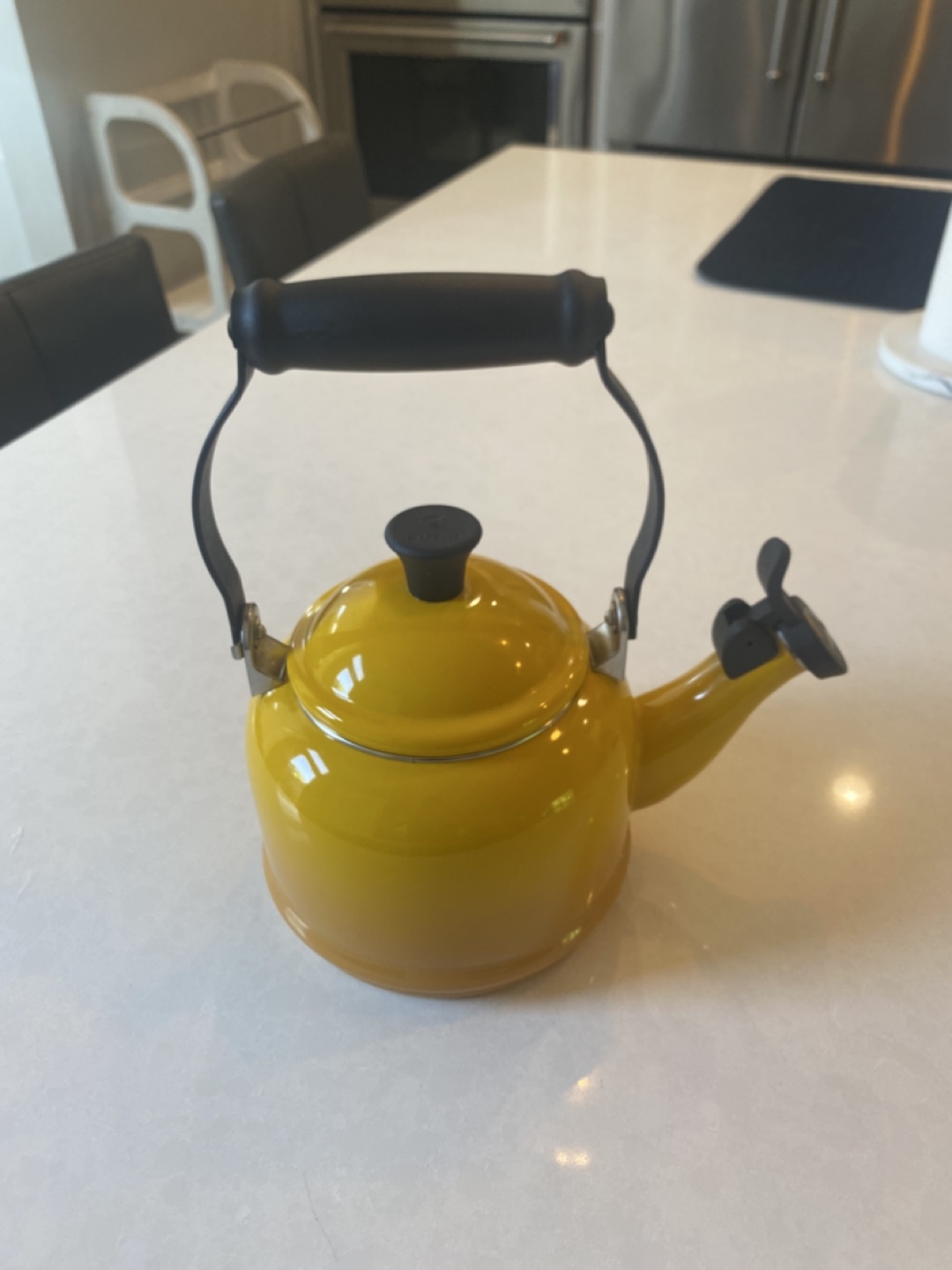 Le Creuset Yellow Kettle - 1.25 Quarts