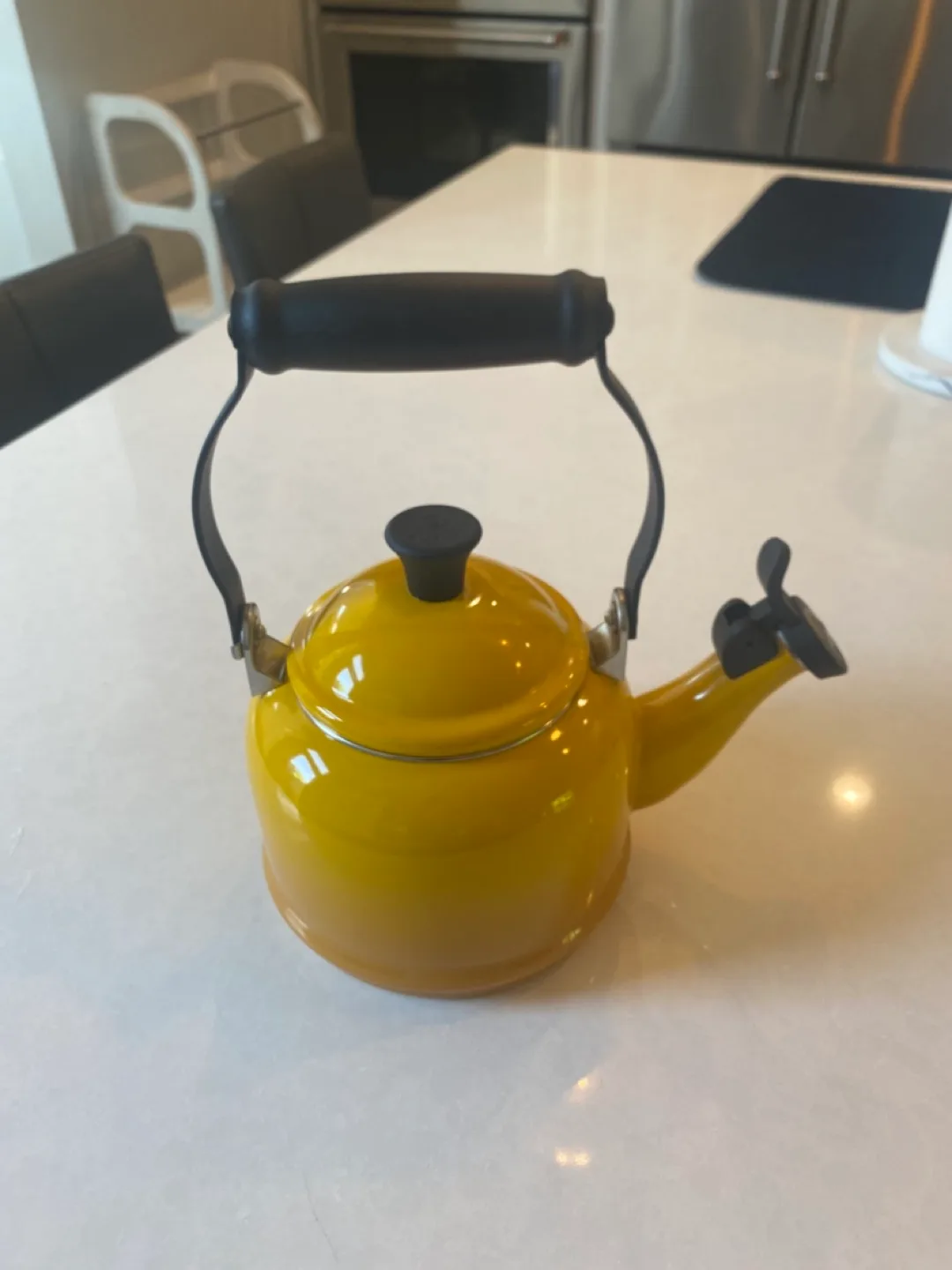 Le Creuset Yellow Kettle - 1.25 Quarts thumbnail