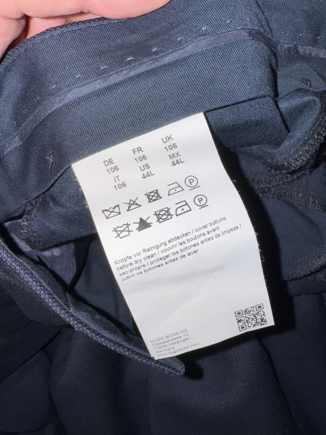 Hugo Boss Navy Suit - Size 44L - photo 5