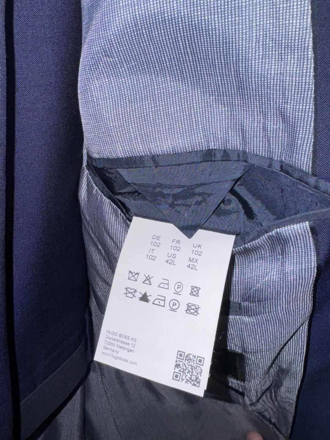 Hugo Boss Navy Blue Suit - Size US 42L - photo 4