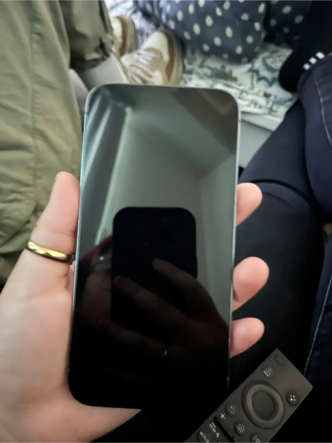 Apple iPhone 13 Pro image indicator(2)