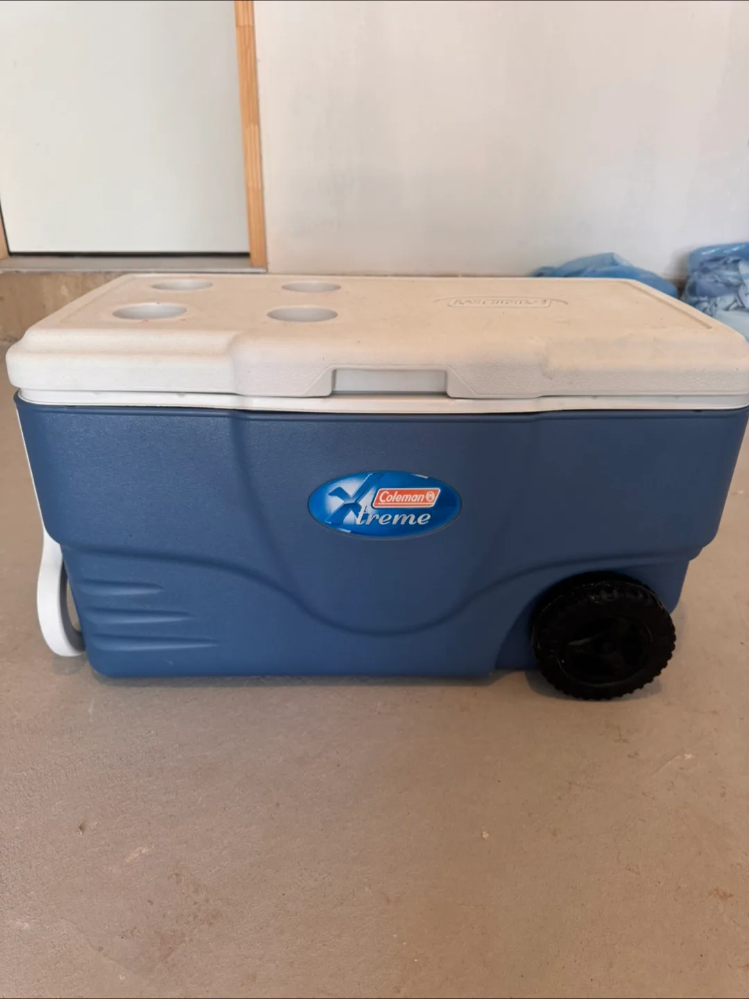 Coleman Xtreme Cooler and Ice packs thumbnail