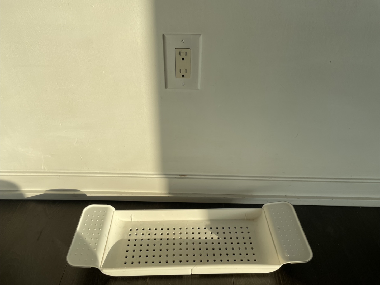 White Adjustable Bathtub Caddy
