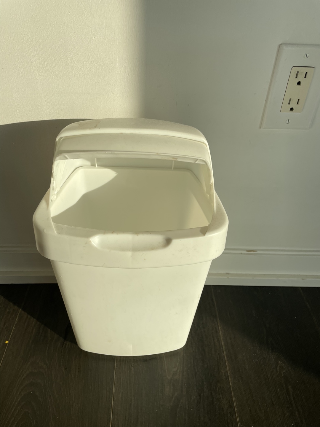 White Plastic Waste Bin - photo 2