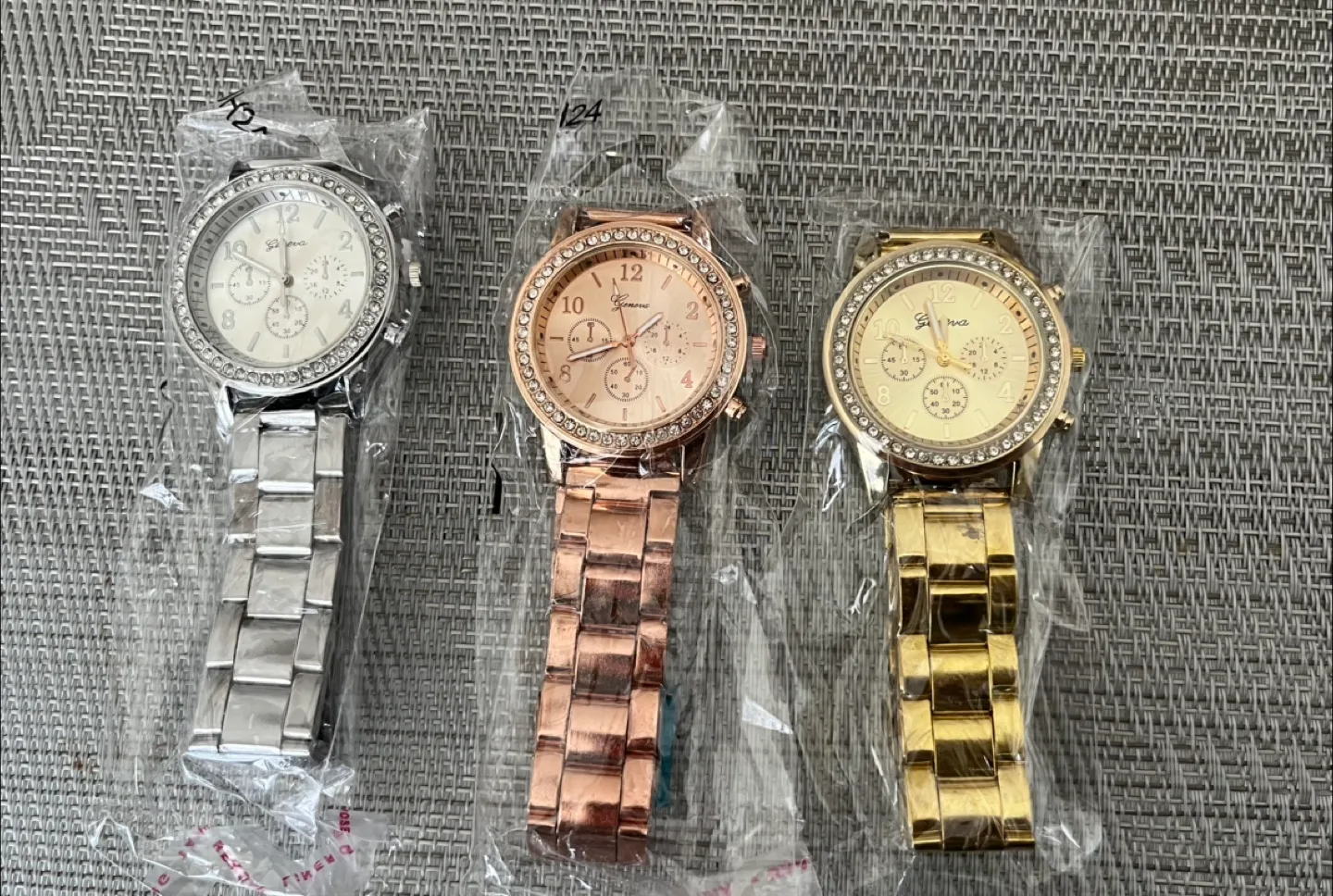 Brand new set of 3 women watches working image indicator(3)