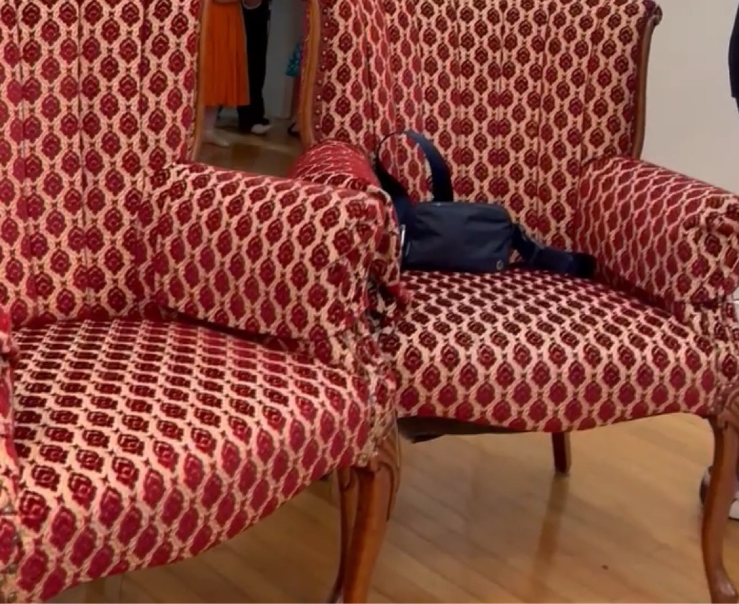 Pair of Vintage Armchairs - Red Pattern - photo 3