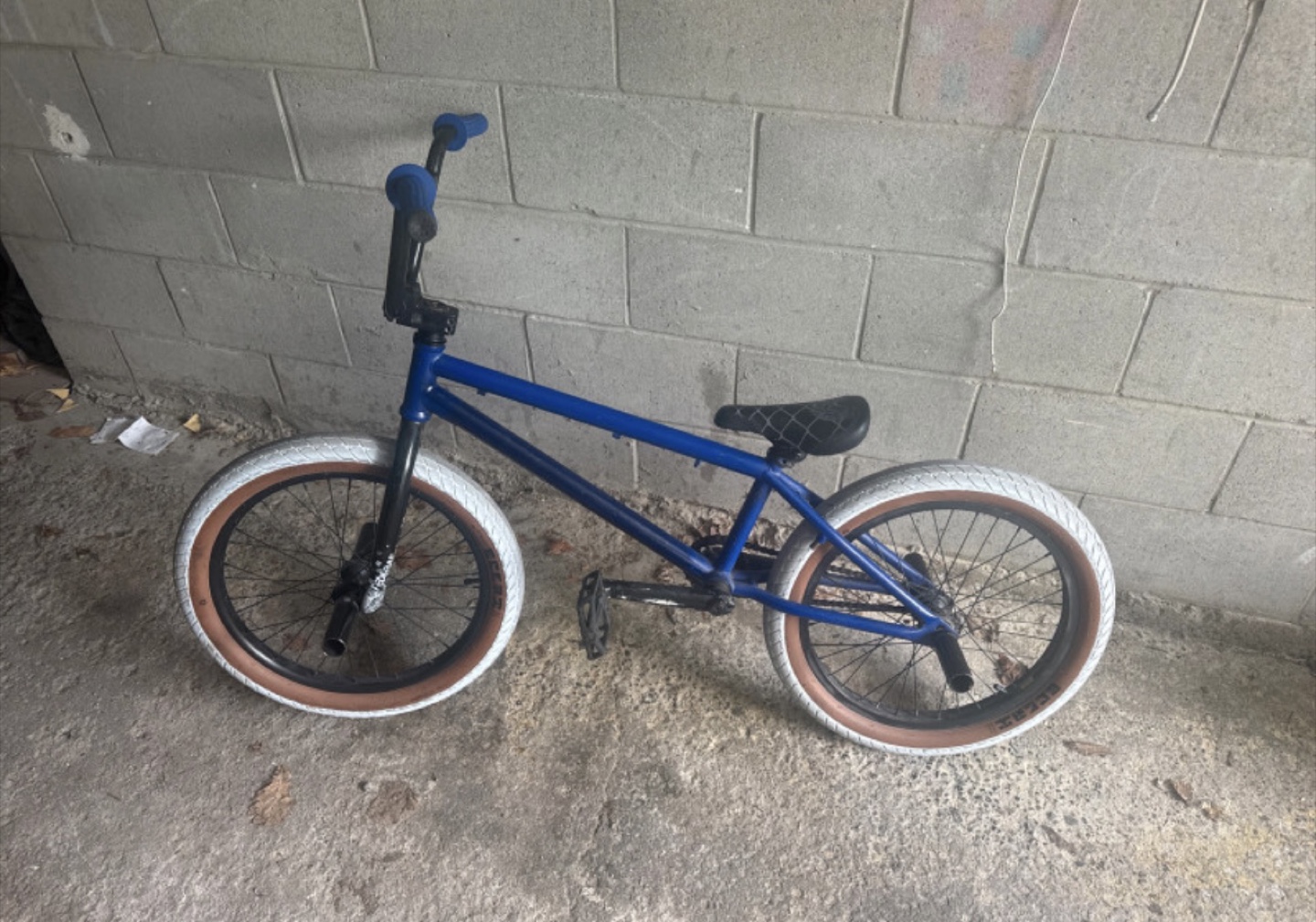 Custom BMX Bike new tires, grips and pegs - photo 2