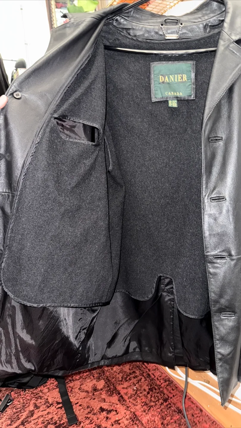 Danier Canada Black Leather Jacket image indicator(2)