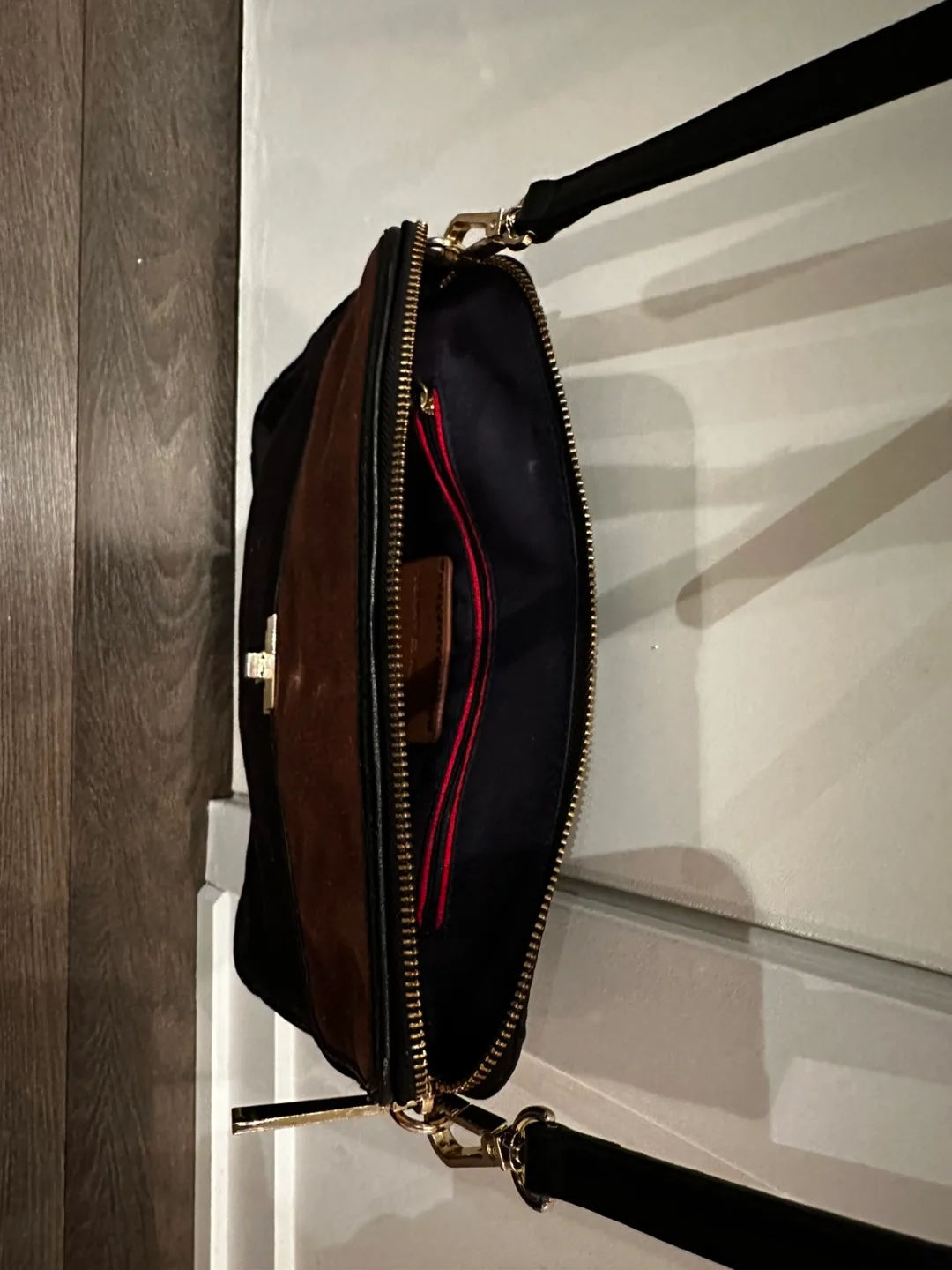 Tommy Hilfiger Crossbody Bag image indicator(6)