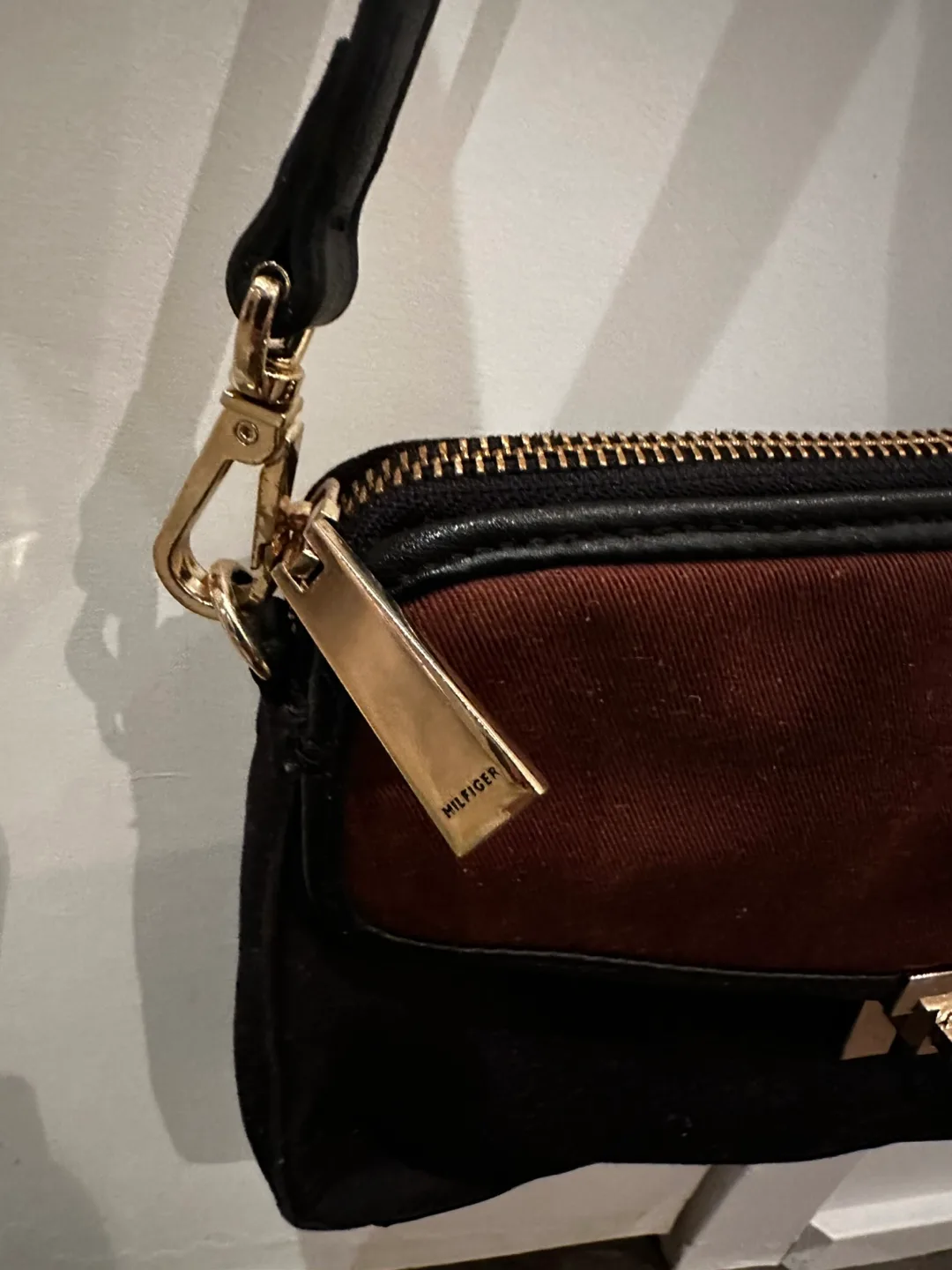 Tommy Hilfiger Crossbody Bag image indicator(3)