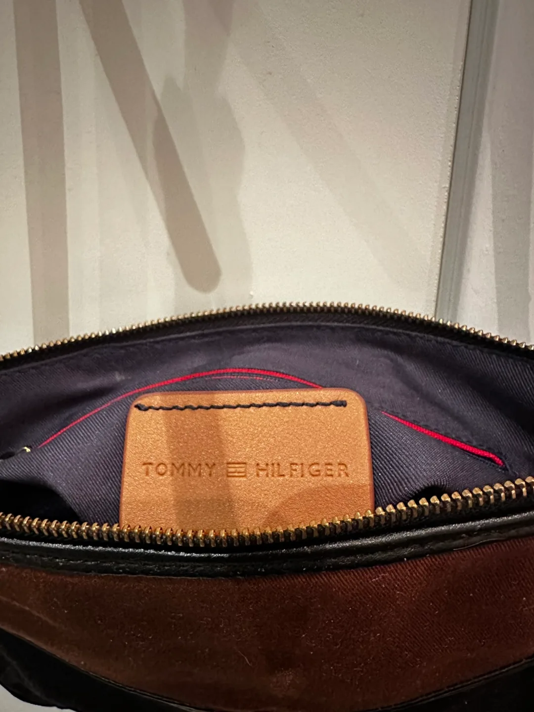 Tommy Hilfiger Crossbody Bag image indicator(2)