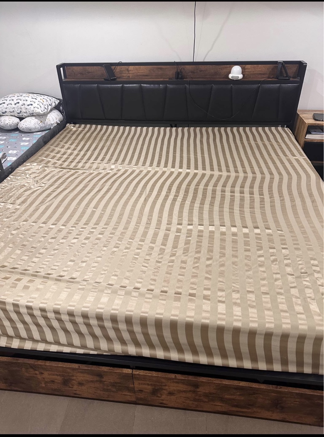 King Size Bed Frame with Headboard + mattress - photo 5