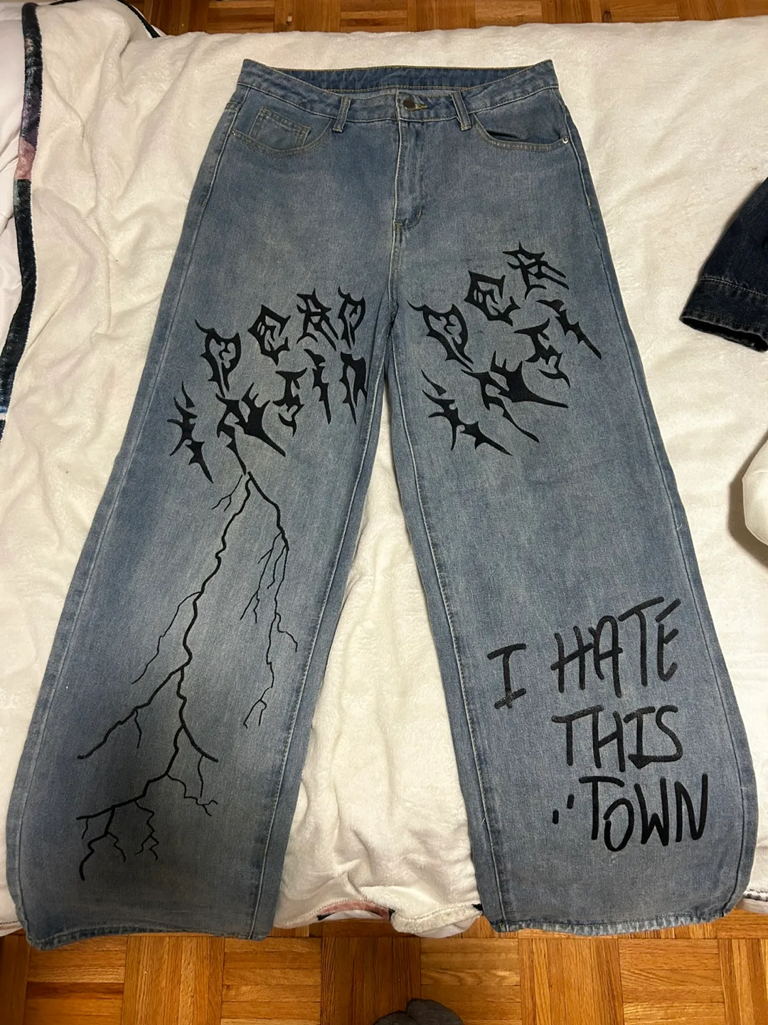 Graphic Jeans thumbnail