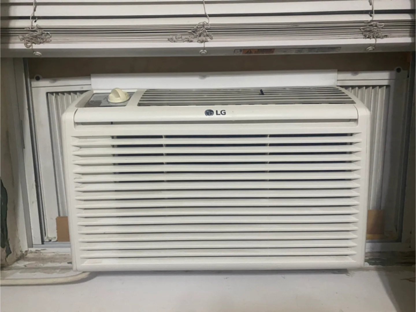 LG LW5016 Window Air Conditioner - 5,000 BTU thumbnail