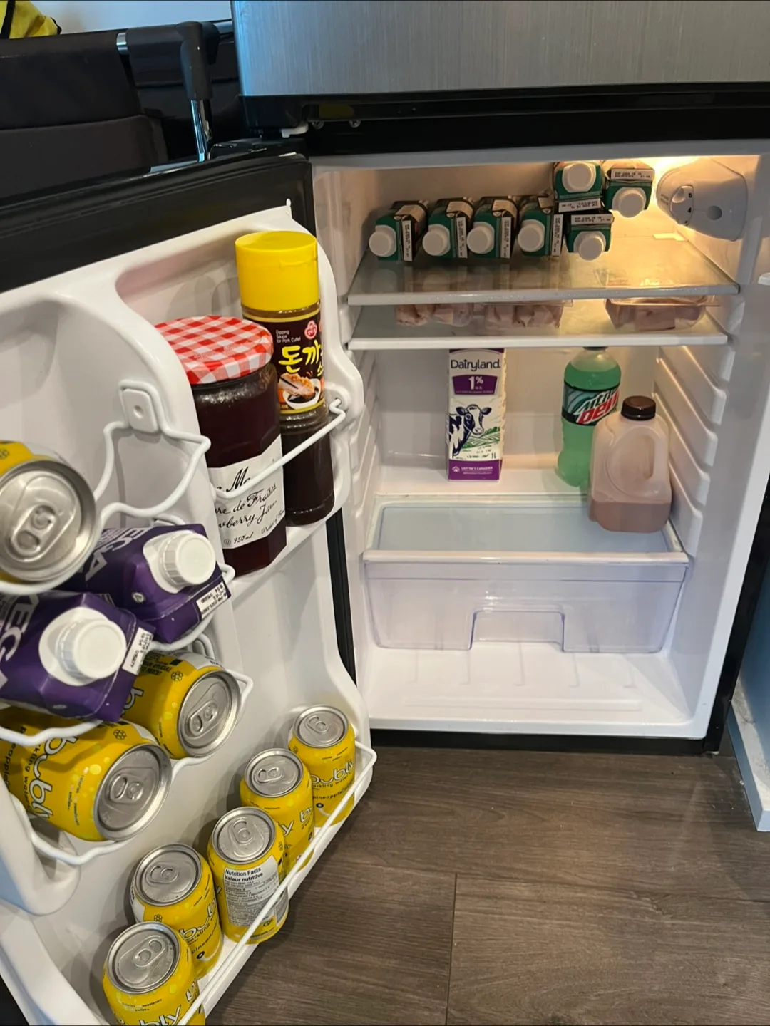 Magic Chef Mini Fridge thumbnail