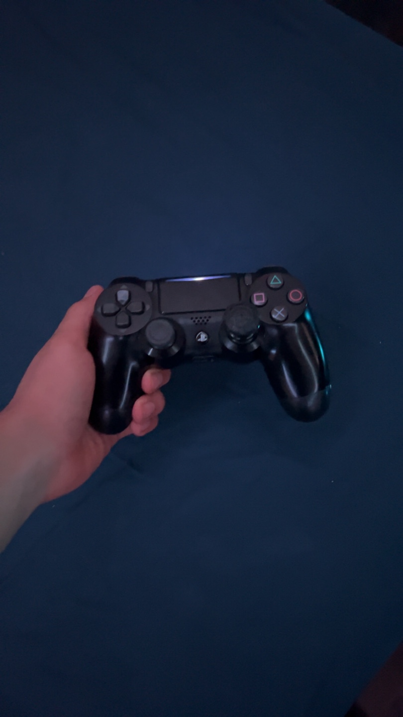 PlayStation 4 with 1 Controller and 1 Game - photo 2