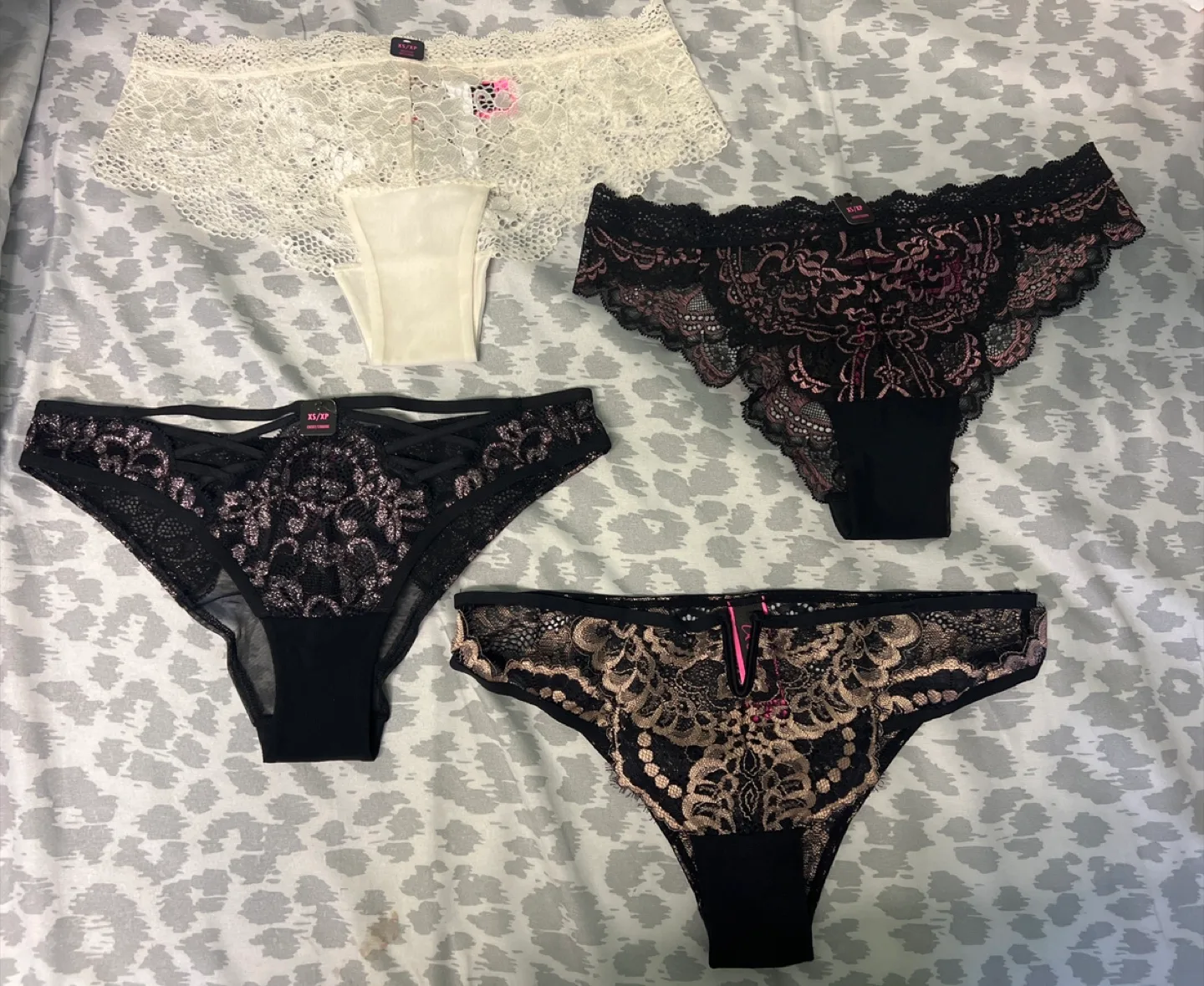 4 pairs La Senza Panties XS thumbnail