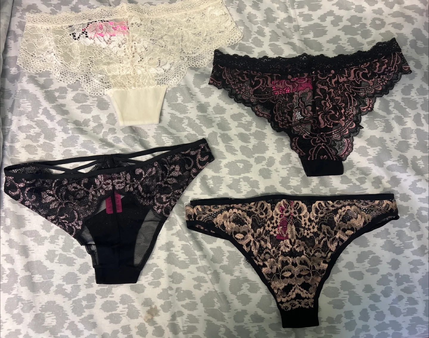 4 pairs La Senza Panties XS image indicator(2)