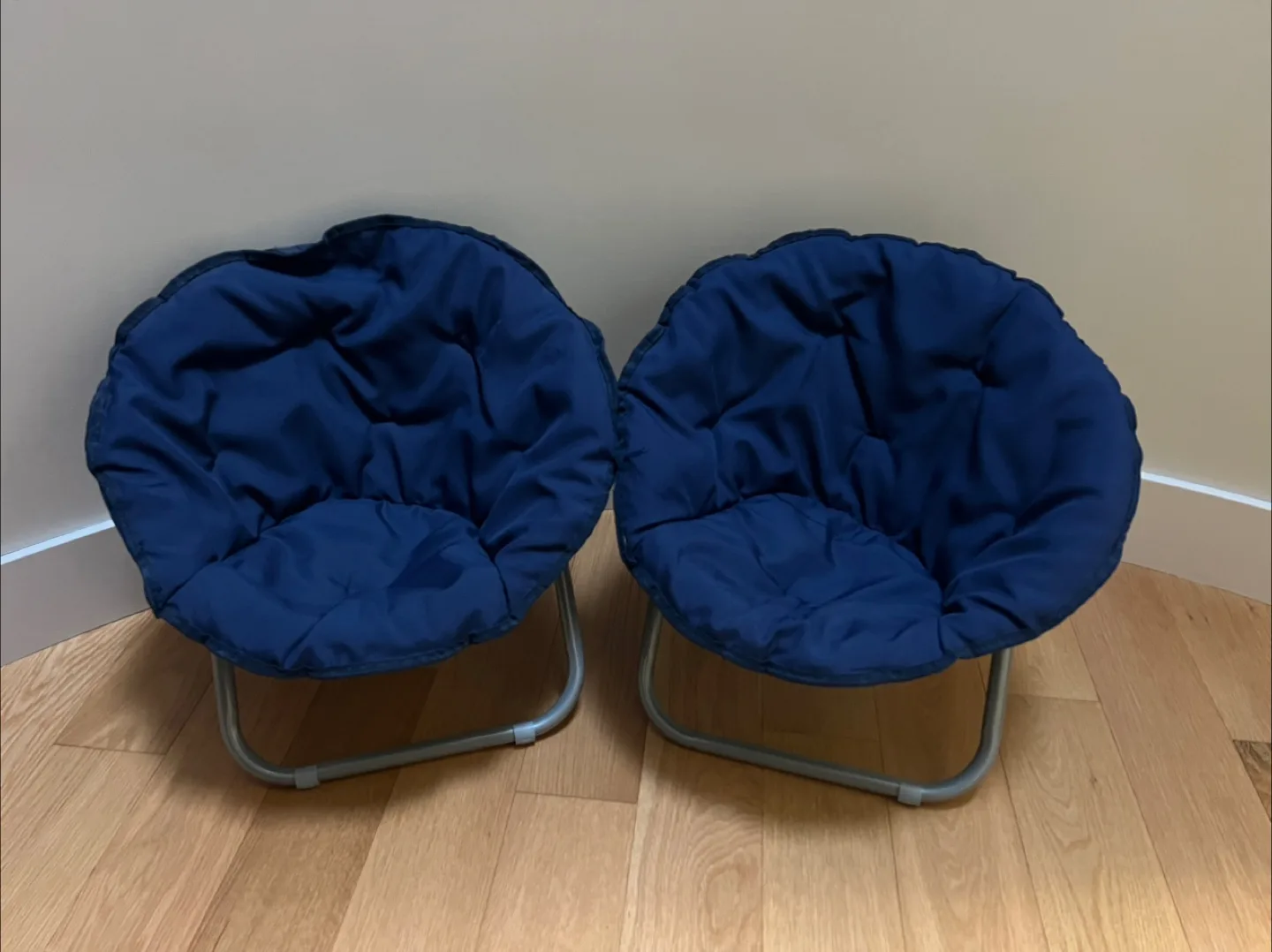 🪑 2 Mini Kids’ Folding Chairs – Great Condition!