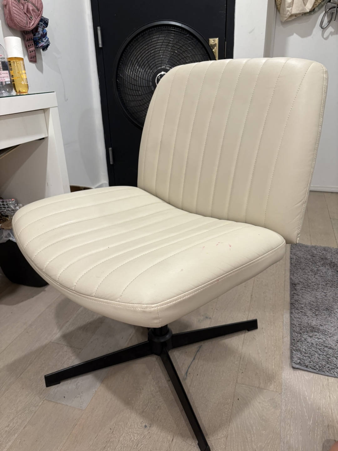 Criss cross chair