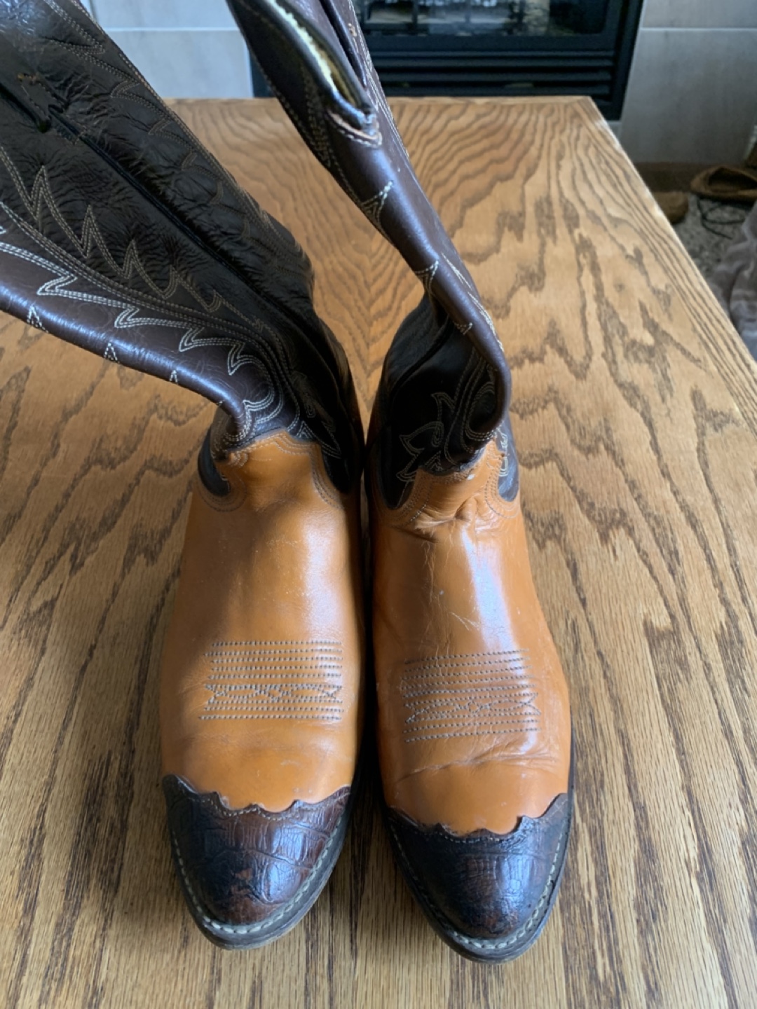 Women’s Acme Cowboy Boots - Brown & Tan size 9.5 - photo 4