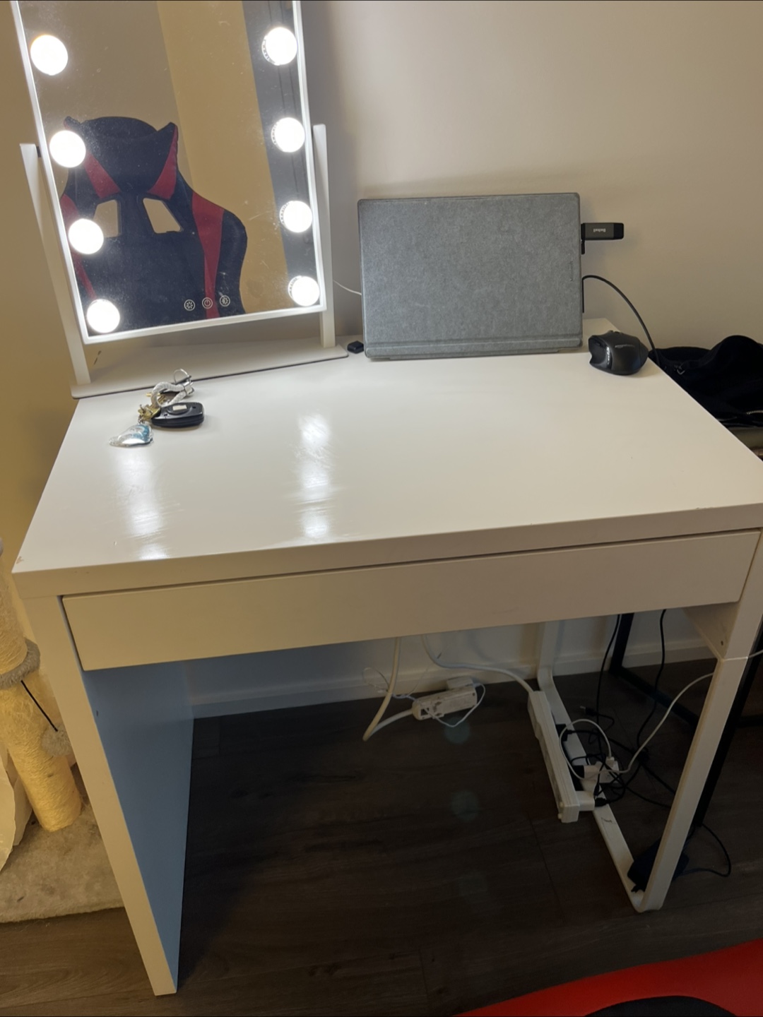 White Desk - photo 2