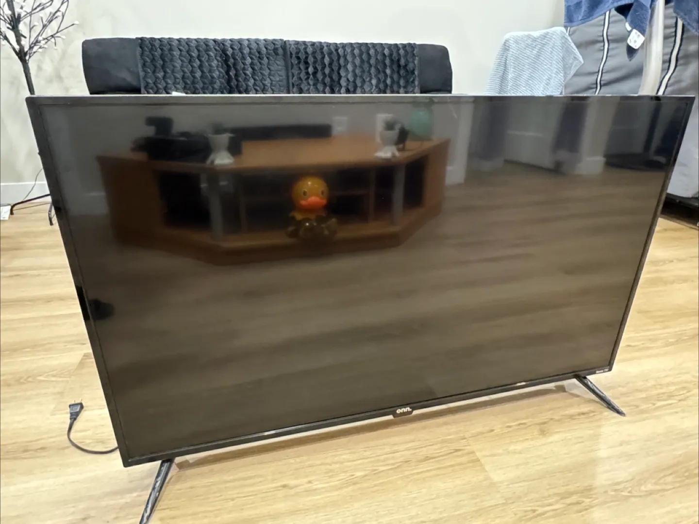 onn. Roku TV 43" 1080p HD image indicator(6)