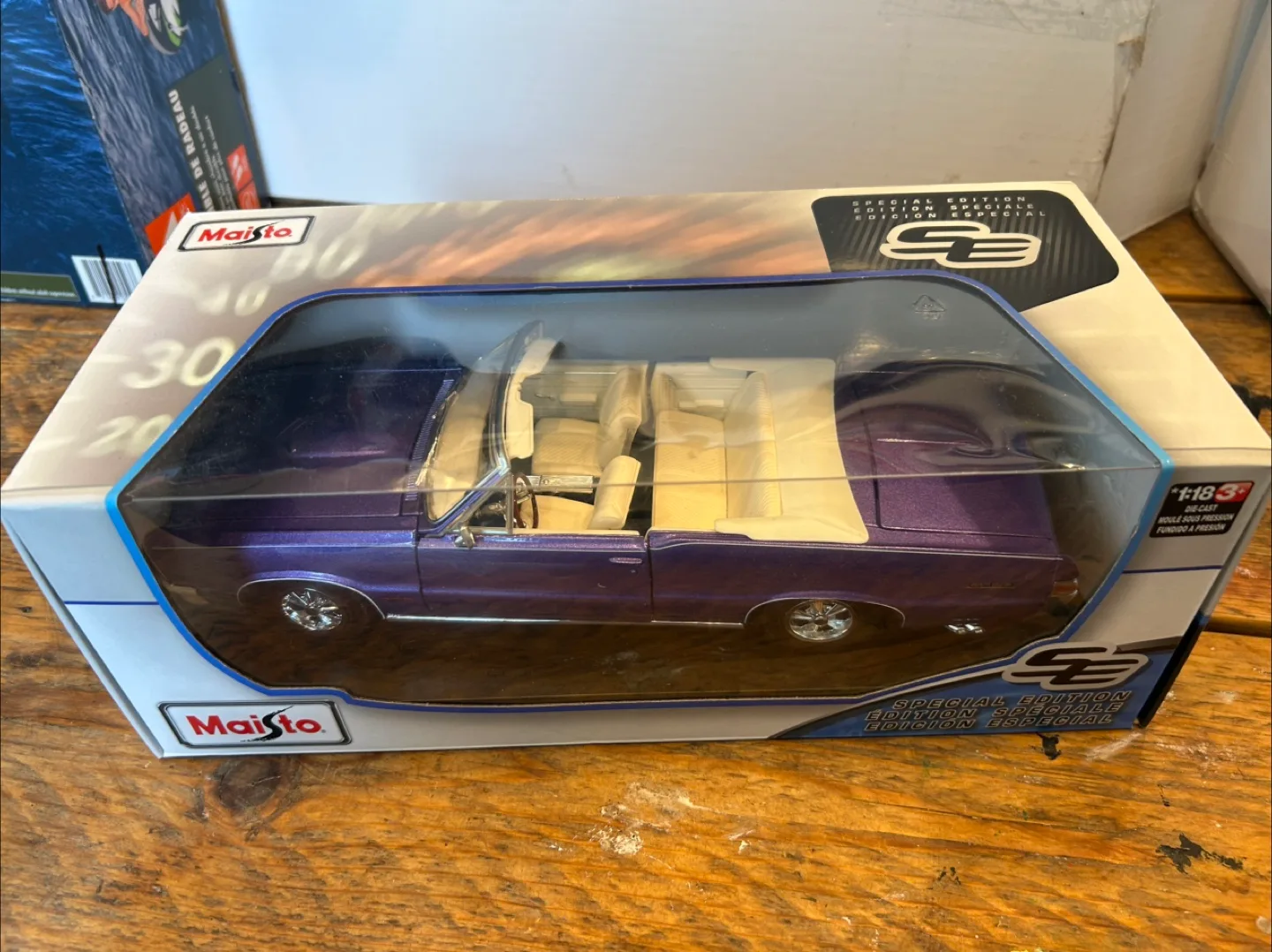Maisto 1965 Pontiac GTO - Glossy Purple thumbnail