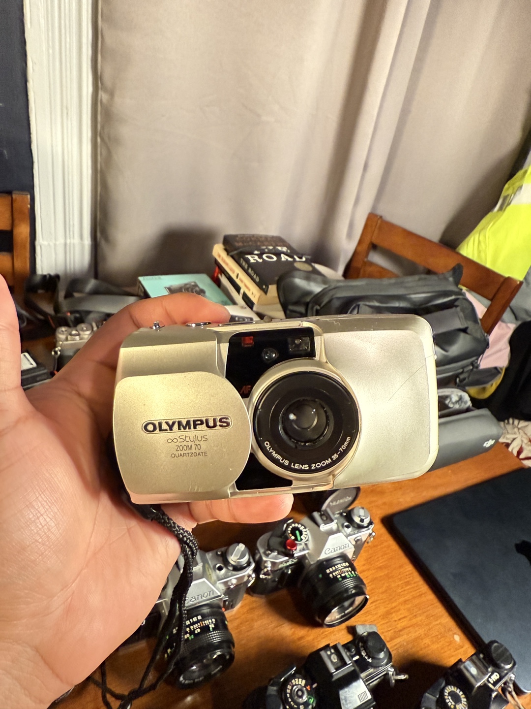 Olympus ∞ Stylus Zoom 70 Quartzdate Camera - photo 2