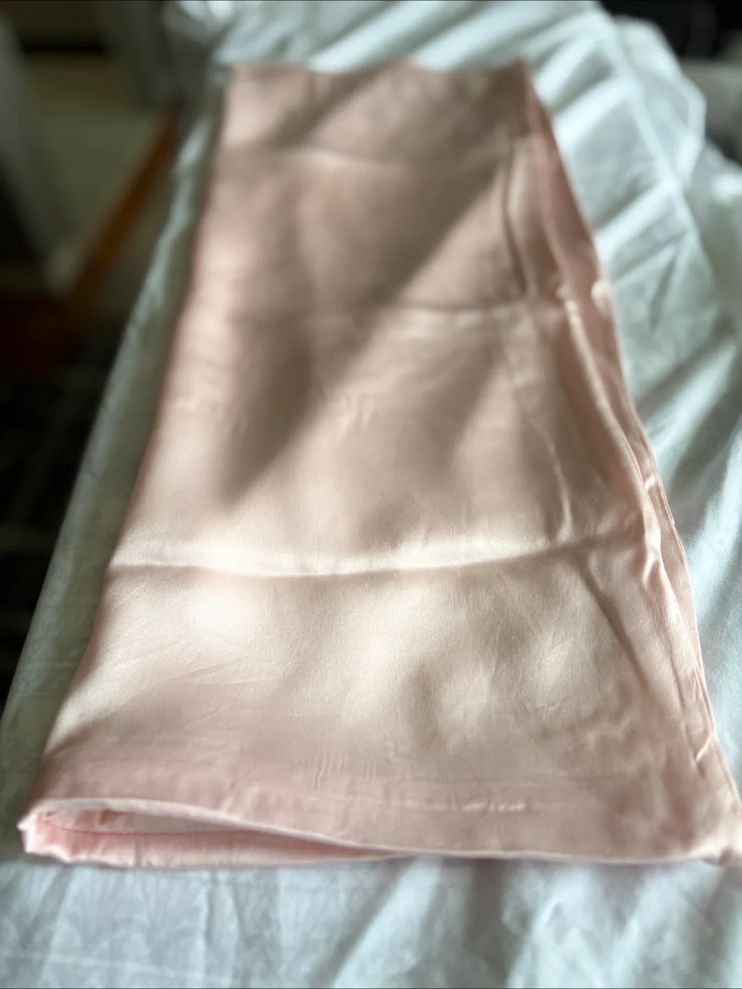 Pink Silk pillowcase like new image indicator(2)