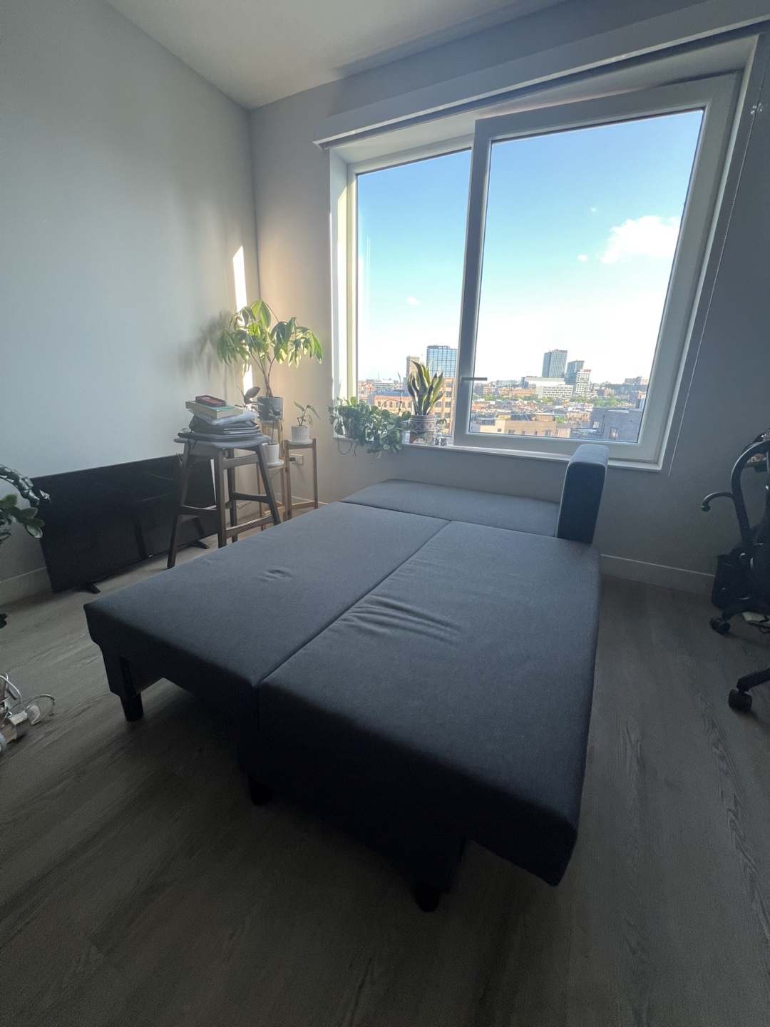 Must go! Sleeper Sofa w/ Storage - like new - photo 4