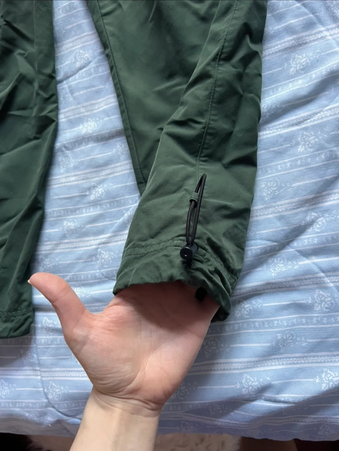 Nike Olive Green Cargo Pants - Size Small image indicator(3)
