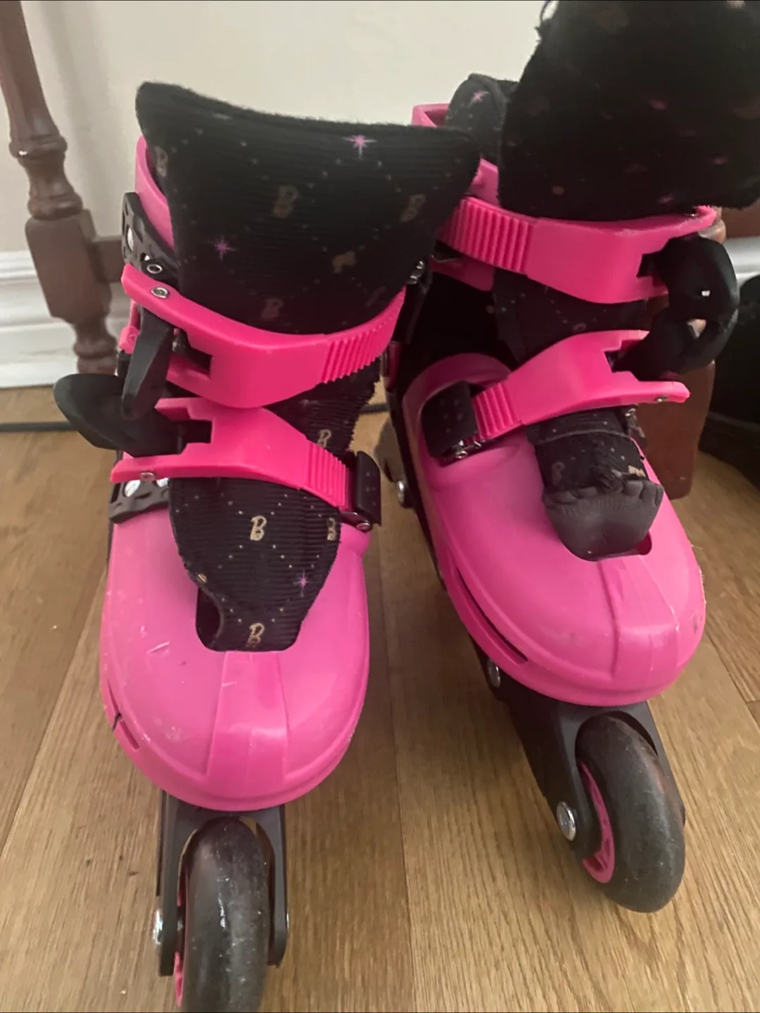 Barbie Pink Roller Skates thumbnail