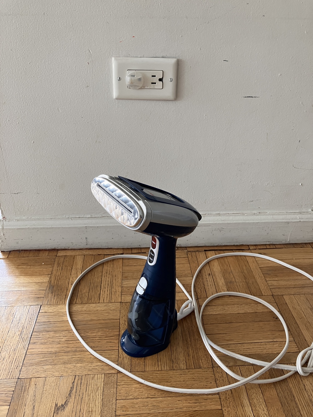 Portable Clothes Steamer