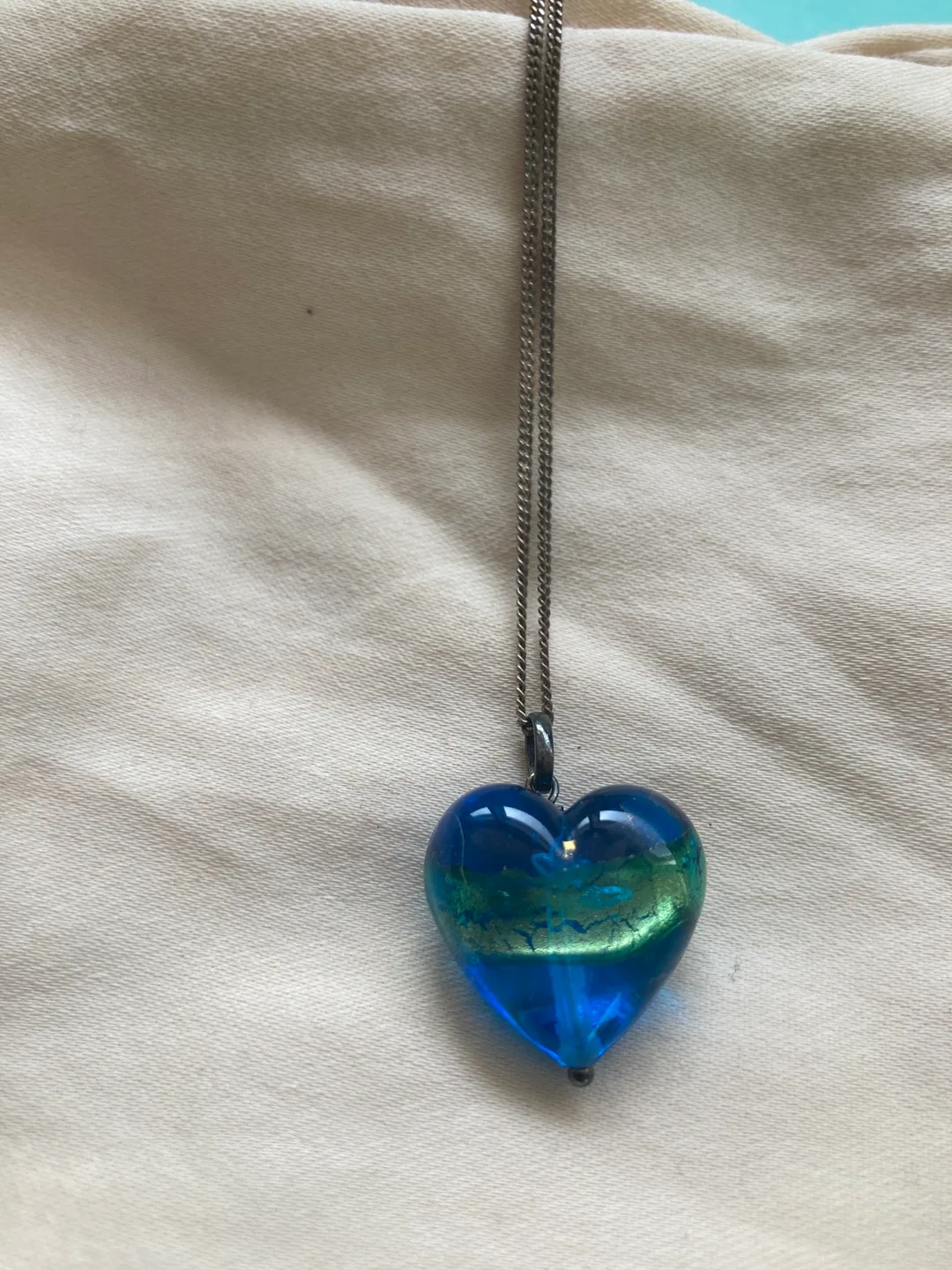 silver chain with glass heart image indicator(3)